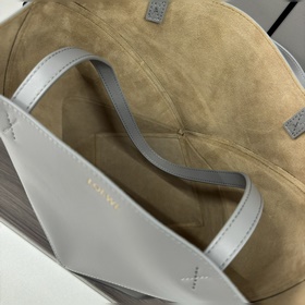 Новая модель Loewe — небольшая сумка P