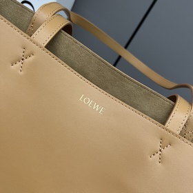 Новая модель Loewe — небольшая сумка P