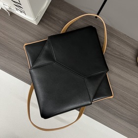 Новая модель Loewe — небольшая сумка P