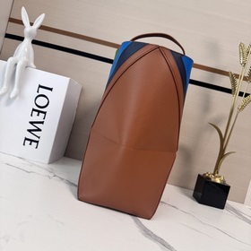 Новая сумка Puzzle Fold от Loewe отлич
