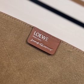 Новая сумка Puzzle Fold от Loewe отлич