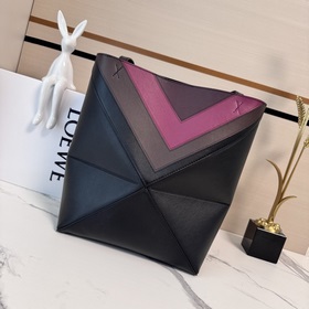Новая сумка Puzzle Fold от Loewe отлич