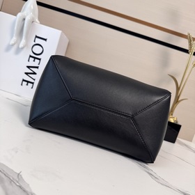 Новая сумка Puzzle Fold от Loewe отлич