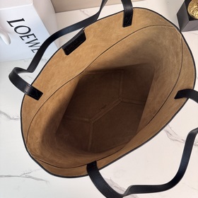 Новая сумка Puzzle Fold от Loewe отлич