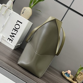 Новая модель Loewe — небольшая сумка P