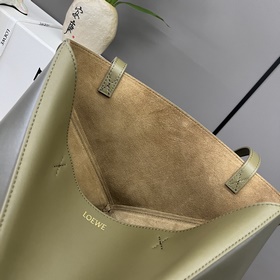 Новая модель Loewe — небольшая сумка P
