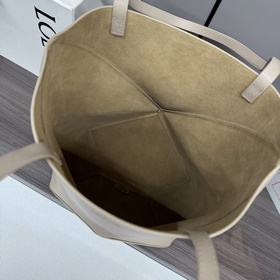 Новая модель Loewe — небольшая сумка P