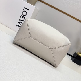 Новая модель Loewe — небольшая сумка P