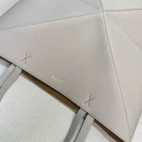 Новая модель Loewe — небольшая сумка P