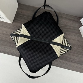 Loewe Новая сумка Puzzle Fold. Эта су
