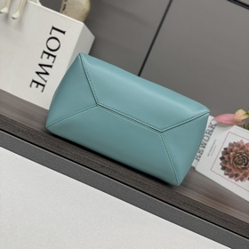 Новая модель Loewe — небольшая сумка P