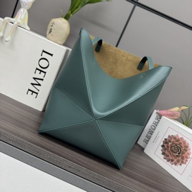 Новая модель Loewe — небольшая сумка P