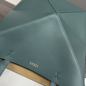 Новая модель Loewe — небольшая сумка P