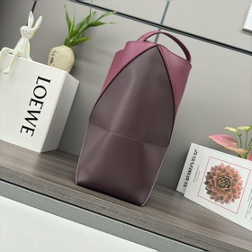 Новая модель Loewe — небольшая сумка P