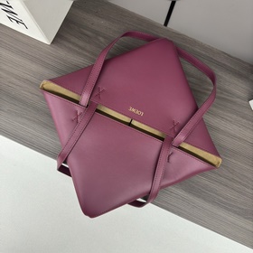 Новая модель Loewe — небольшая сумка P