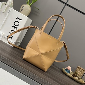 Новая мини-сумка Puzzle Fold от Loewe