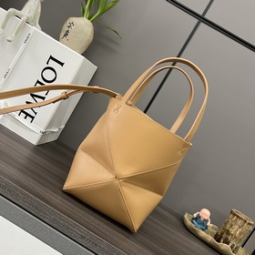 Новая мини-сумка Puzzle Fold от Loewe