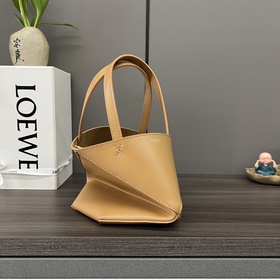 Новая мини-сумка Puzzle Fold от Loewe 