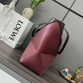 Новая модель Loewe — небольшая сумка P