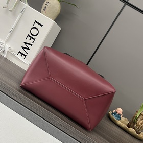 Новая модель Loewe — небольшая сумка P