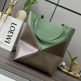 Новая модель Loewe — небольшая сумка P