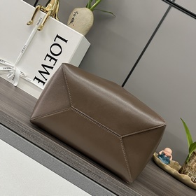Новая модель Loewe — небольшая сумка P