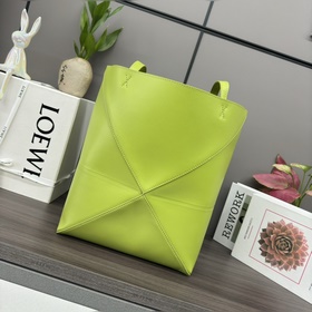 Новая модель Loewe — небольшая сумка P