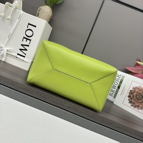 Новая модель Loewe — небольшая сумка P