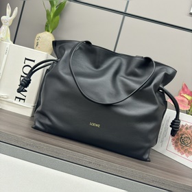 Loewe Новая модель большой сумки Flam