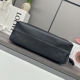 Loewe Новая модель большой сумки Flam