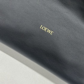 Loewe Новая модель большой сумки Flam