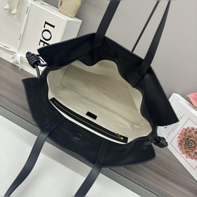 Loewe Новая модель большой сумки Flam