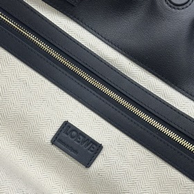 Loewe Новая модель большой сумки Flam