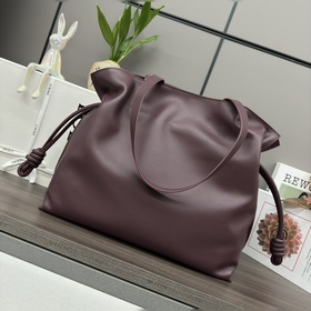 Loewe Новая модель большой сумки Flam
