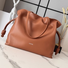 Loewe Новая модель большой сумки Flam