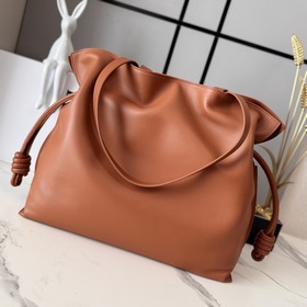 Loewe Новая модель большой сумки Flam