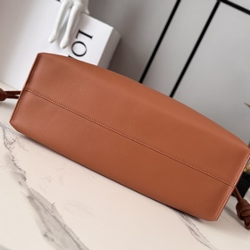 Loewe Новая модель большой сумки Flam