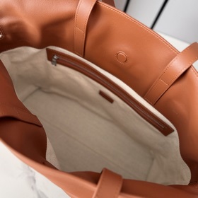 Loewe Новая модель большой сумки Flam