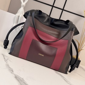 Новая цветовая гамма Loewe： сумка Flam