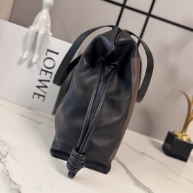 Новая цветовая гамма Loewe： сумка Flam