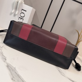 Новая цветовая гамма Loewe： сумка Flam