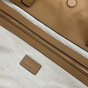 Loewe Новая модель большой сумки Flam