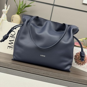 Loewe Новая модель большой сумки Flam