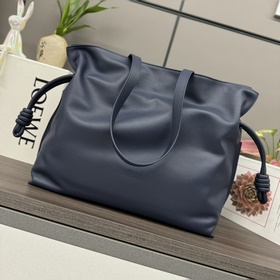 Loewe Новая модель большой сумки Flam