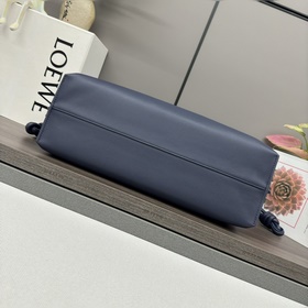Loewe Новая модель большой сумки Flam