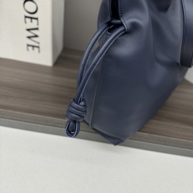 Loewe Новая модель большой сумки Flam