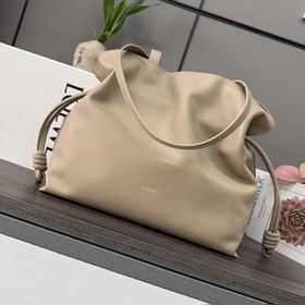 Loewe Новая модель большой сумки Flam