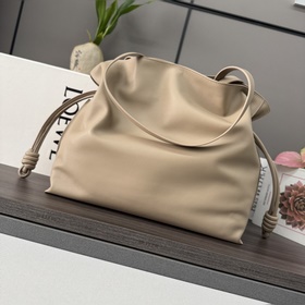 Loewe Новая модель большой сумки Flam