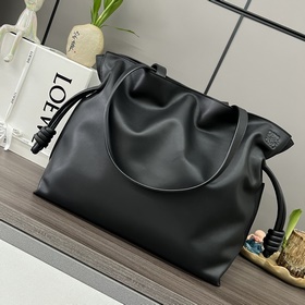 Loewe Клач «Flamenco» из кожи наппа в