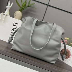 Loewe Новая модель большой сумки Flam